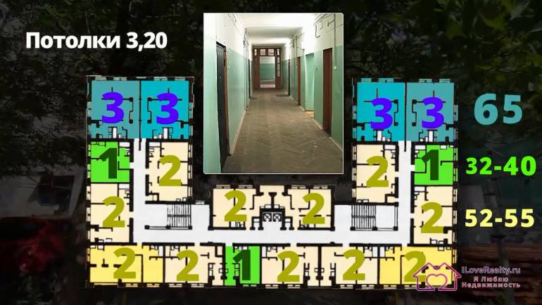 на полу тут паркет. Плитка метлахская А вот кухни и правда, почти во всех квартирах очень маленькие: по 4 метра