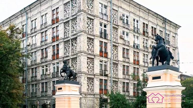 интересно, какими бы были города, если бы, все-таки, этот дом пошел в массовое производство Вот такой дом. Входит во множество учебников по архитектуре, во все путеводители по Москве