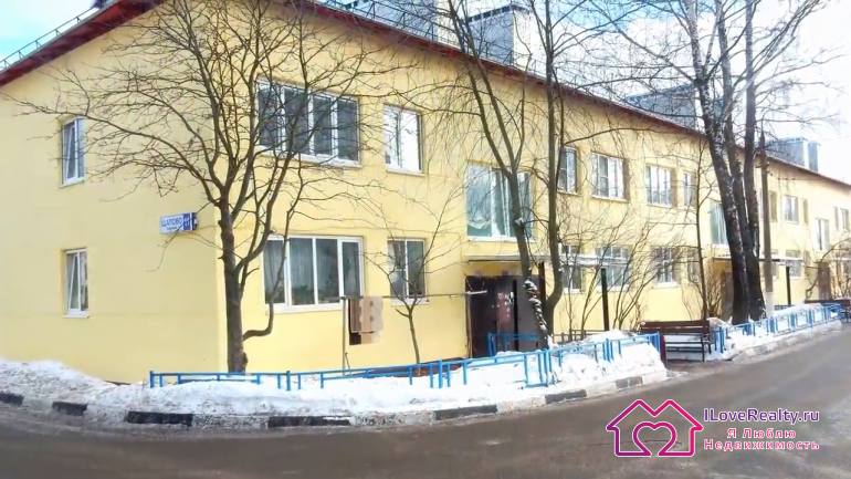 Особенности домов для сельского строительства (серия домов I-467) дом, как для 2-этажки, так довольно интересный, необычный. Серийный