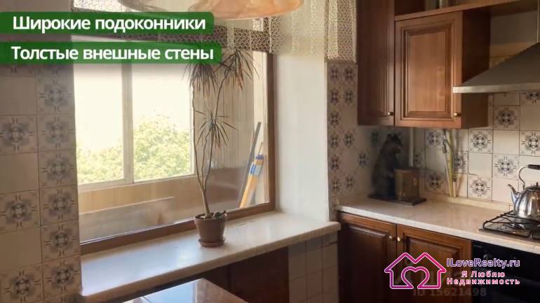 Плюсы девятиэтажных кирпичных домов Хрущевки-башни 1-447С (41, 42, 51). Практически всегда есть места под шкафы. То есть, под отдельные, по сути, гардеробные, что вообще в маленьких квартирках актуально